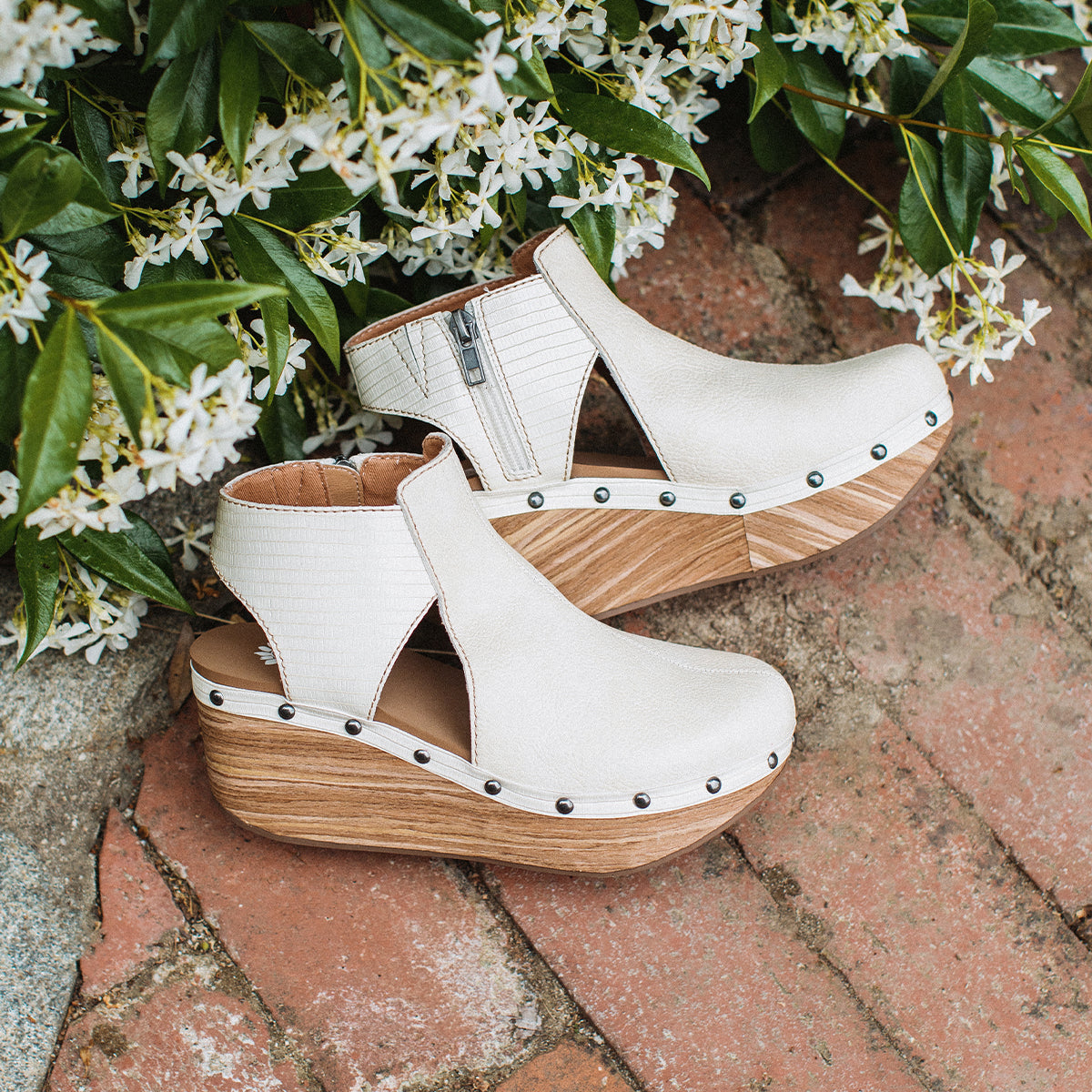 Yellow Box Footwear Brooke Wedge Clog - Bone