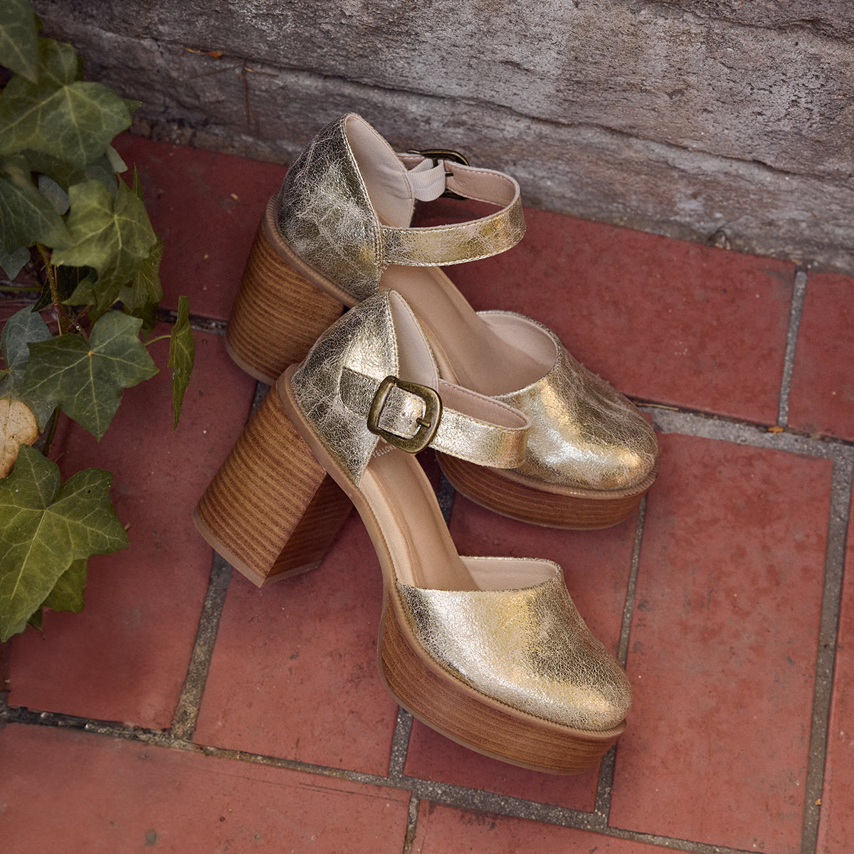 Yellow Box Footwear Lauralyn Platform Clog - Gold