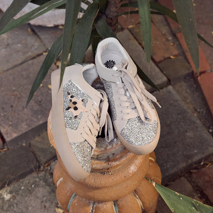 Yellow Box Footwear Chapman Lace-Up Sneaker - Silver