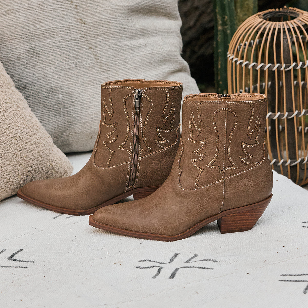 Yellow Box Footwear Clifton Western Boot - Taupe