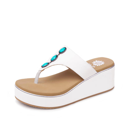 Yellow Box Footwear Daize Wedge Sandal - White